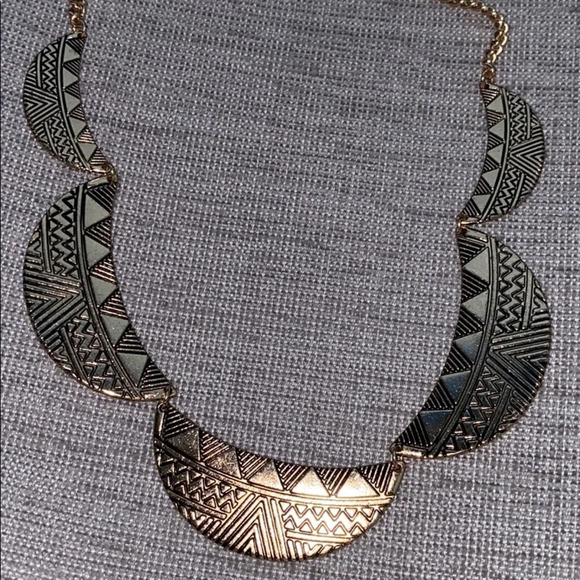 ⭐️HP⭐️Liz Claiborne  Urban printed gold tone necklace - Picture 6 of 13